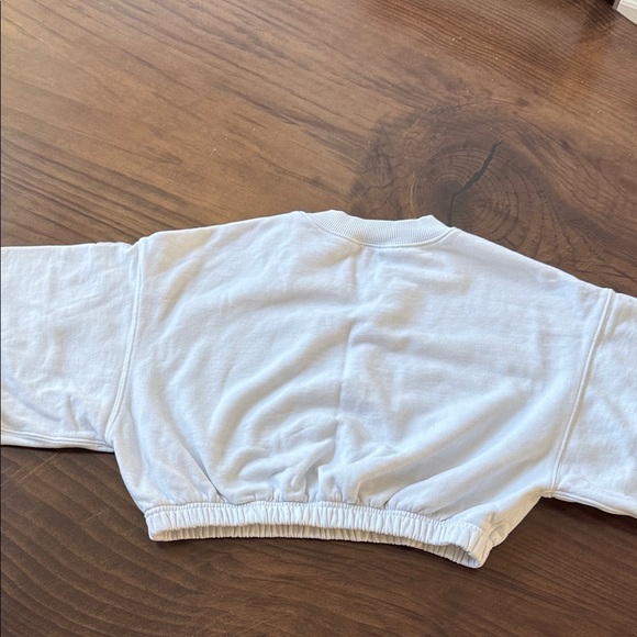ALO Yoga White Cropped Sweatshirt - Picture 3 of 5